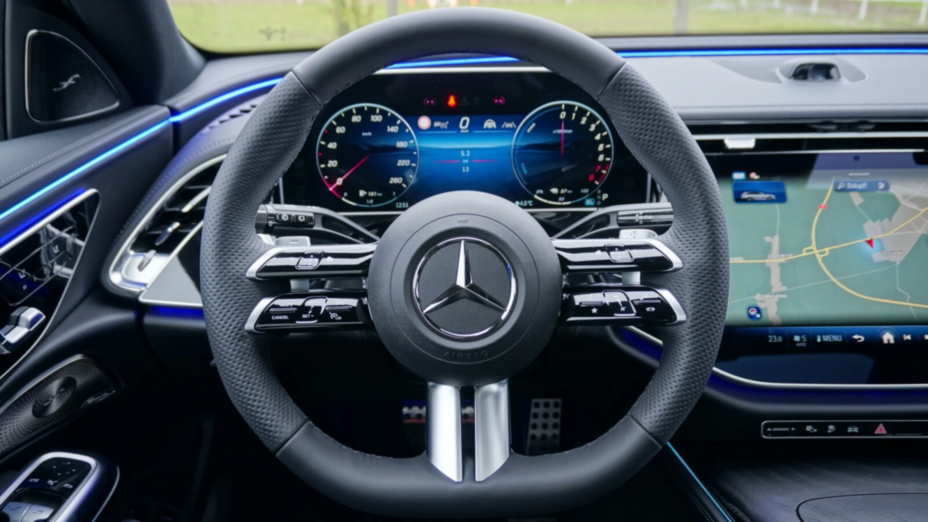 MERCEDES-BENZ E Klasa E 300 e AMG Nowy