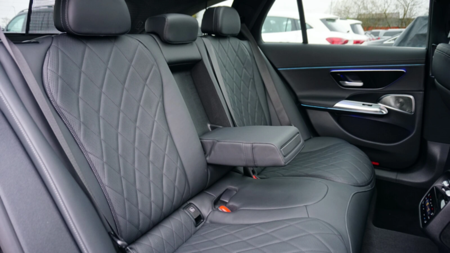 MERCEDES-BENZ E Klasa E 300 e AMG Nowy