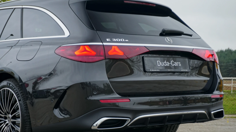 MERCEDES-BENZ E Klasa E 300 e AMG Nowy