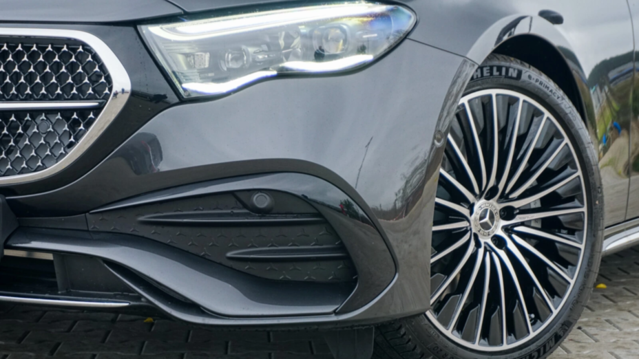 MERCEDES-BENZ E Klasa E 300 e AMG Nowy