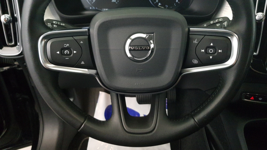 VOLVO XC40 XC40 T3 Momentum aut
