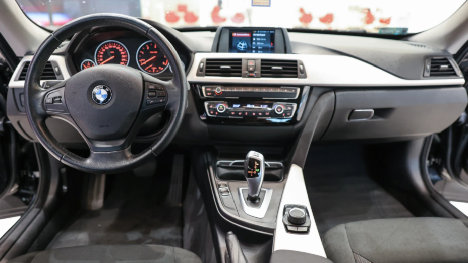 BMW Seria 3 Gran Turismo 318d aut