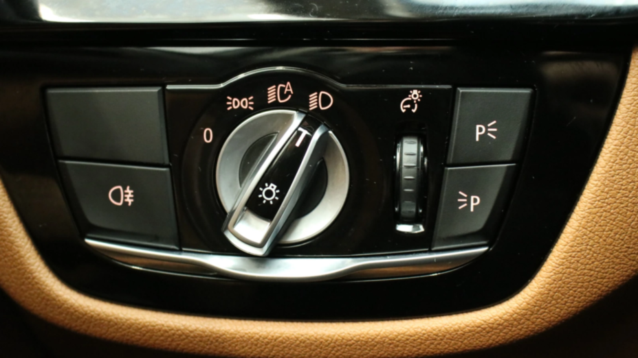 BMW Seria 5 520i mHEV aut