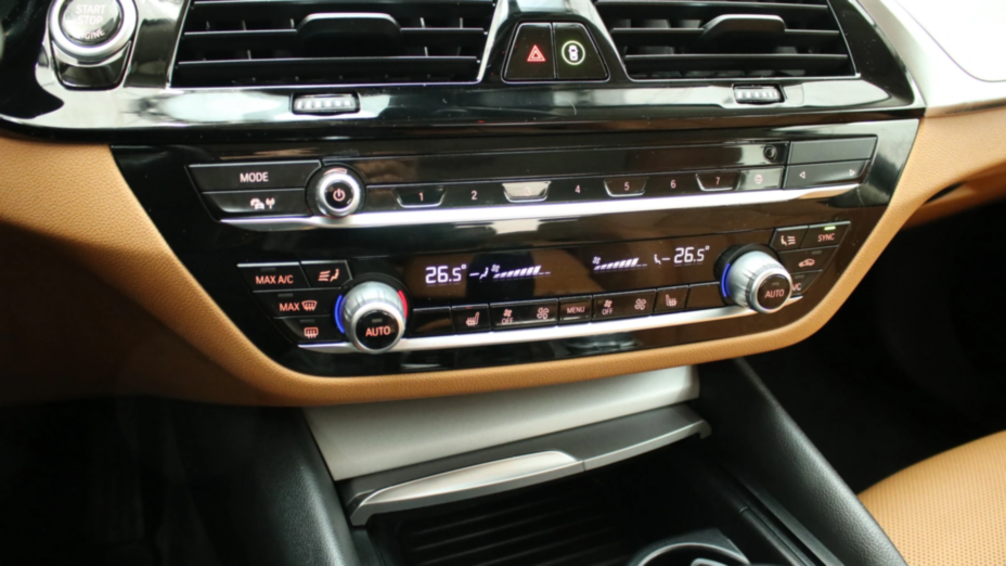 BMW Seria 5 520i mHEV aut