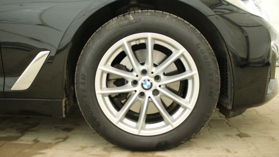 BMW Seria 5 520i mHEV aut
