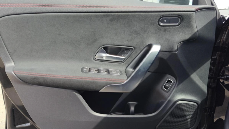 MERCEDES-BENZ CLA CLA 200 7G-DCT