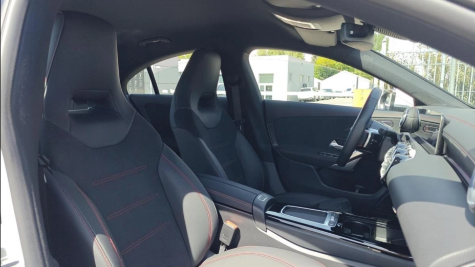 MERCEDES-BENZ CLA CLA 200 AMG Line 7G-DCT
