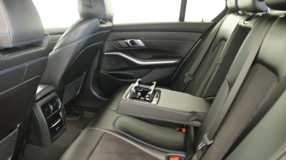 BMW Seria 3 318i M Sport aut