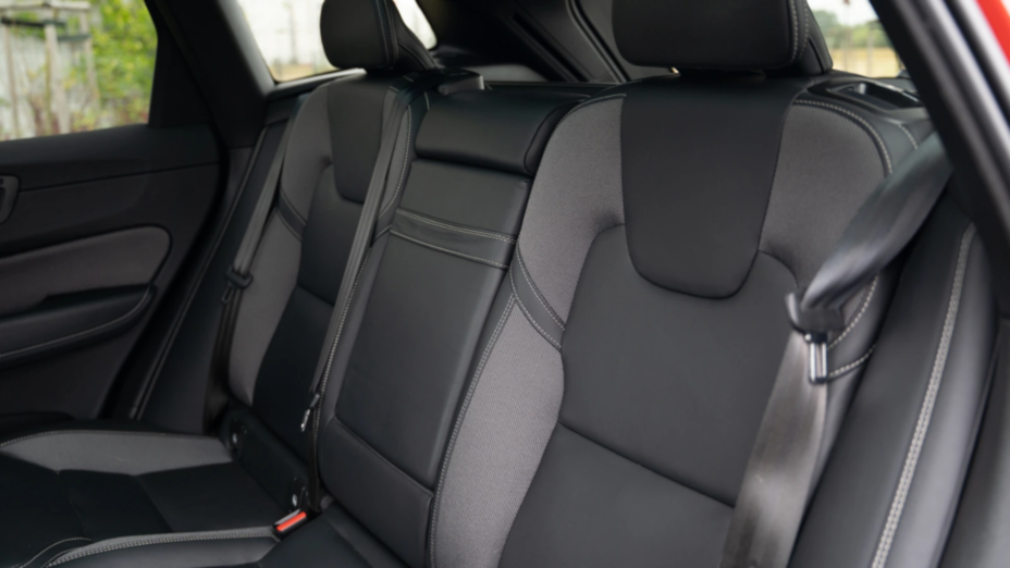 VOLVO XC60 XC60 B4 D AWD R-Design aut