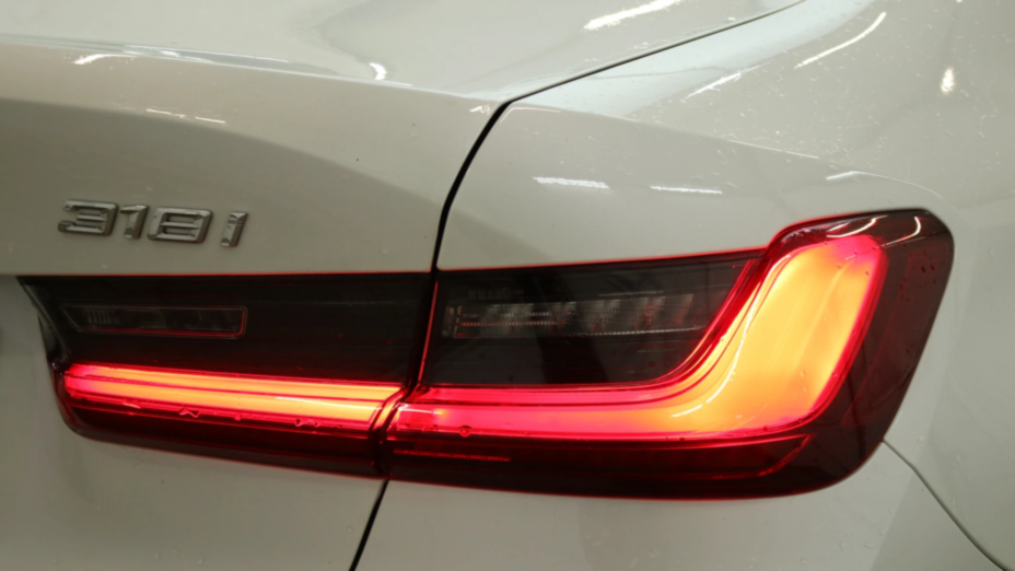 BMW Seria 3 318i Advantage aut
