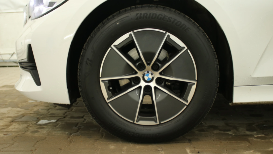BMW Seria 3 318i Advantage aut