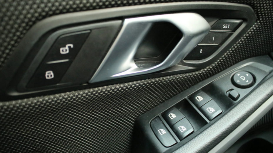 BMW Seria 3 318i Advantage aut