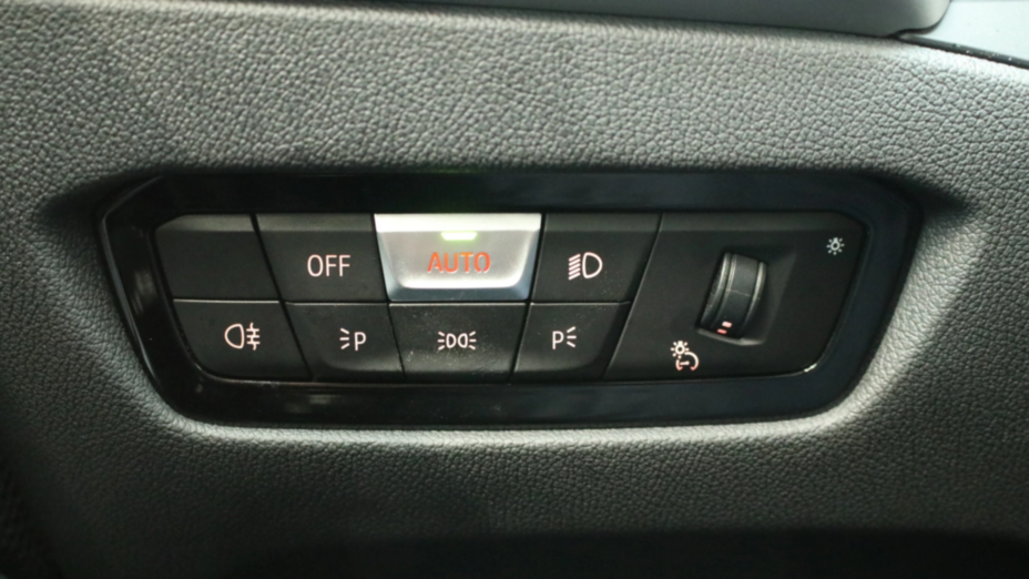BMW Seria 3 318i Advantage aut