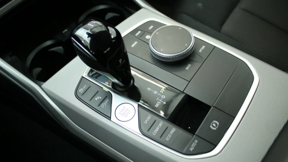 BMW Seria 3 318i Advantage aut