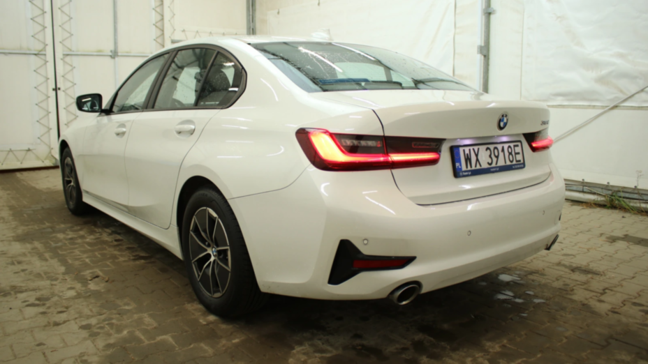 BMW Seria 3 318i Advantage aut