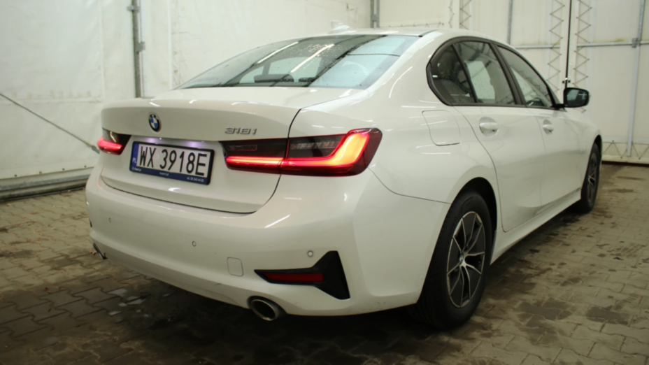 BMW Seria 3 318i Advantage aut