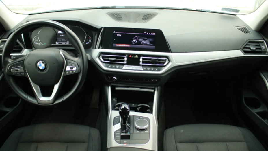 BMW Seria 3 318i Advantage aut