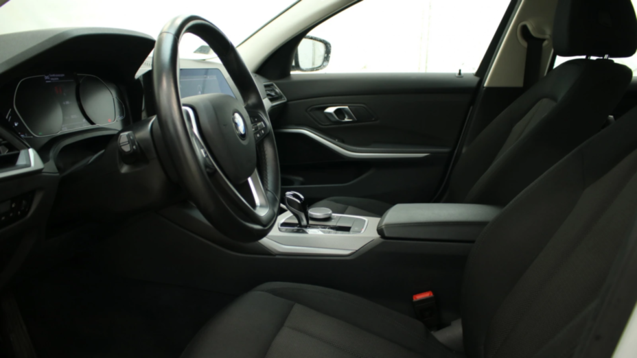 BMW Seria 3 318i Advantage aut