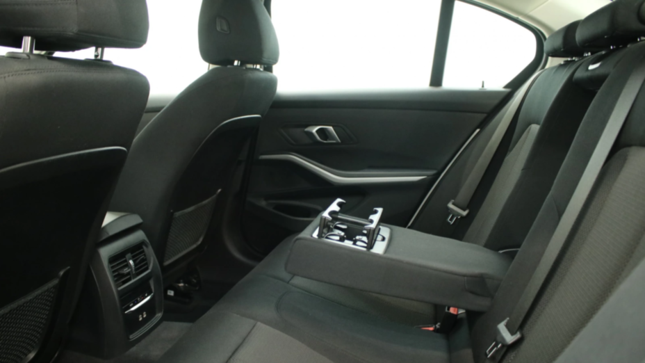 BMW Seria 3 318i Advantage aut