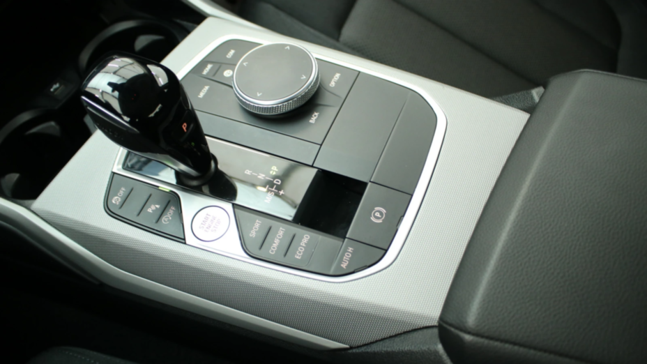 BMW Seria 3 318i Advantage aut