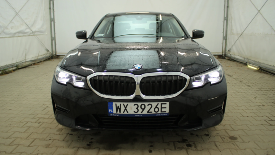 BMW Seria 3 318i Advantage aut