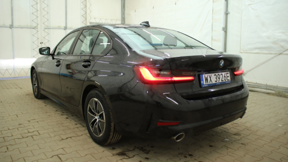 BMW Seria 3 318i Advantage aut