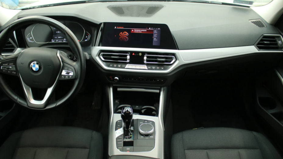 BMW Seria 3 318i Advantage aut