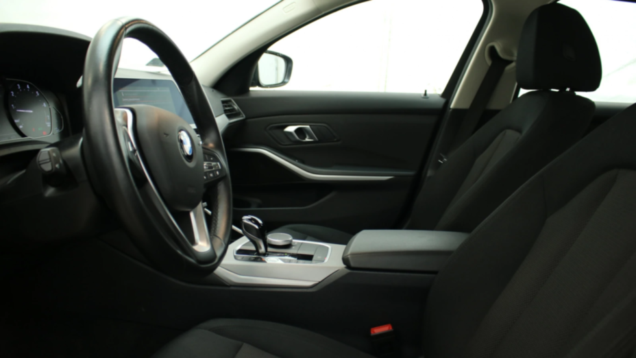 BMW Seria 3 318i Advantage aut