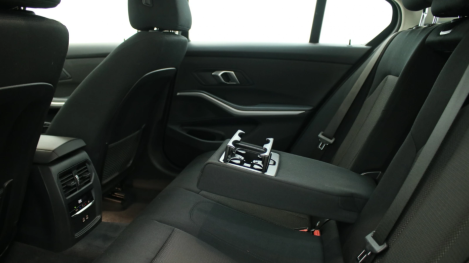 BMW Seria 3 318i Advantage aut