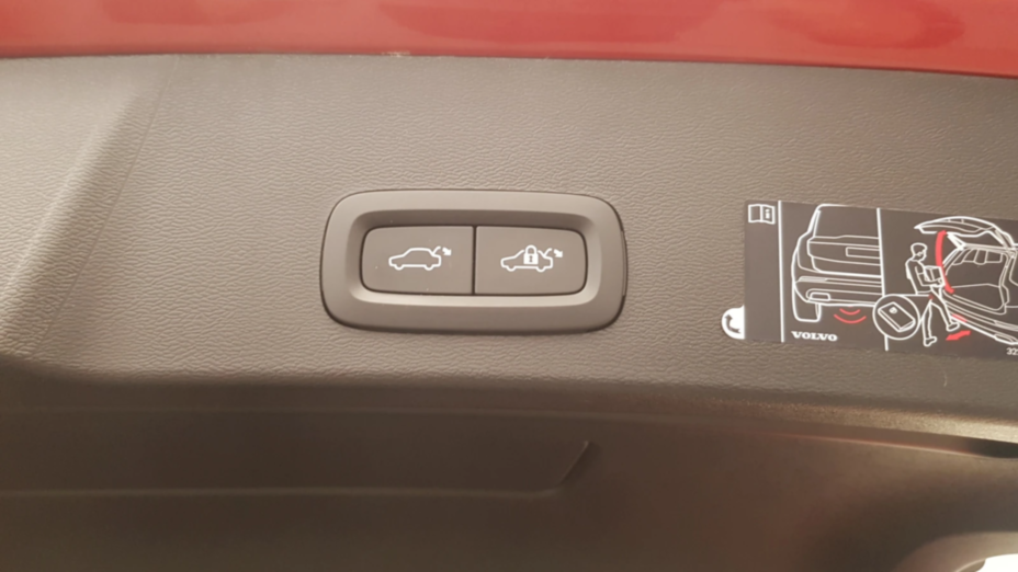 VOLVO XC40 XC40 T3 Momentum Pro aut