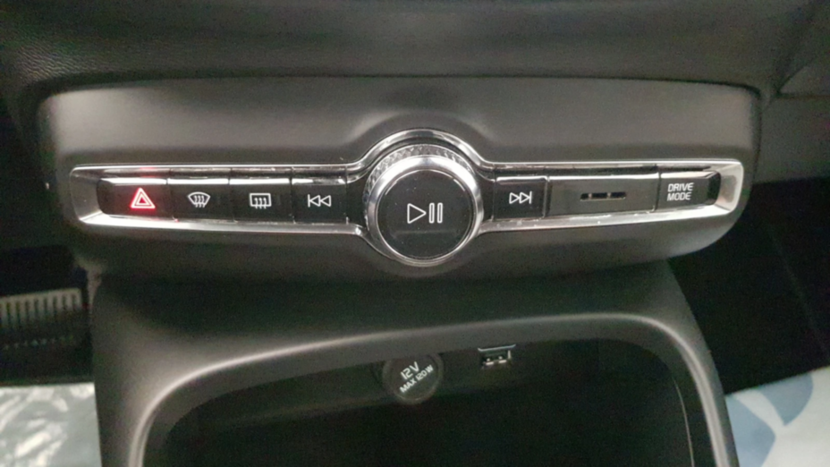 VOLVO XC40 XC40 T3 Momentum Pro aut