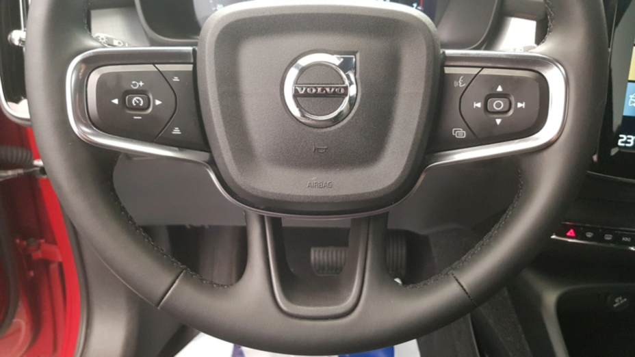 VOLVO XC40 XC40 T3 Momentum Pro aut