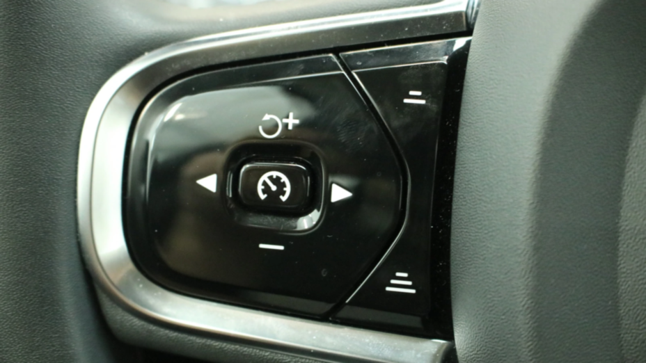 VOLVO XC60 XC60 B4 D AWD Plus Dark aut