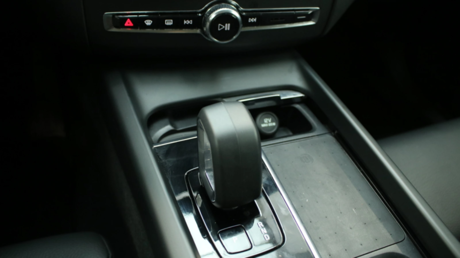 VOLVO XC60 XC60 B4 D AWD Plus Dark aut