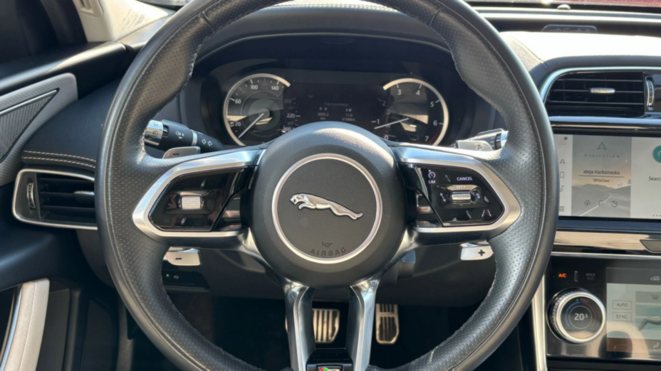 JAGUAR XE XE 2.0 P250 R-Dynamic Black aut