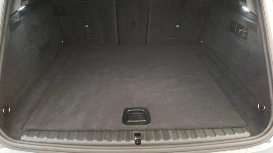 BMW iX iX xDrive40 76.6kWh