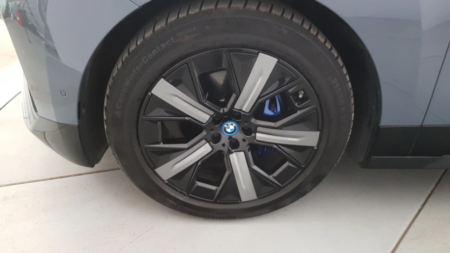 BMW iX iX xDrive40 76.6kWh