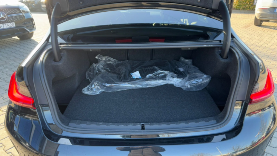 BMW Seria 3 318i M Sport aut