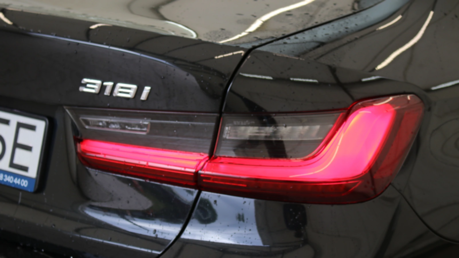 BMW Seria 3 318i Advantage aut