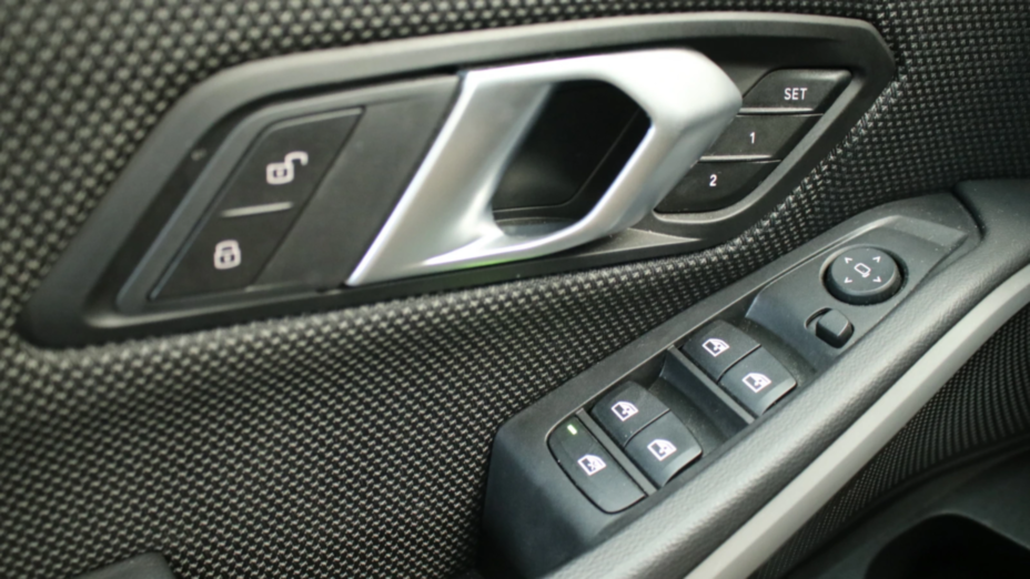 BMW Seria 3 318i Advantage aut