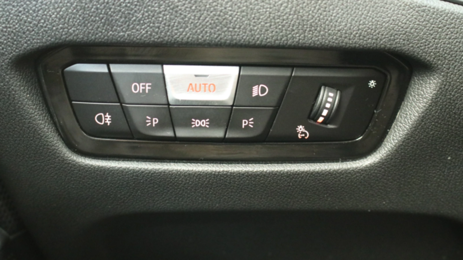 BMW Seria 3 318i Advantage aut