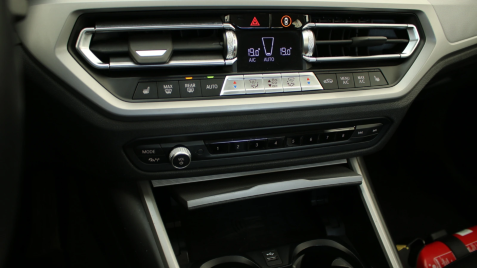BMW Seria 3 318i Advantage aut
