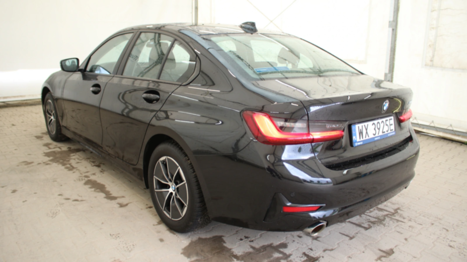BMW Seria 3 318i Advantage aut