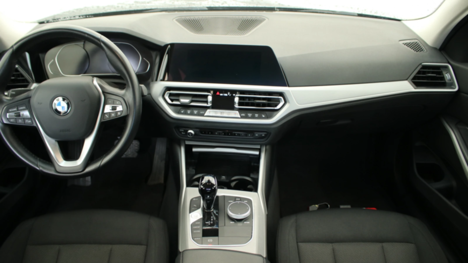 BMW Seria 3 318i Advantage aut