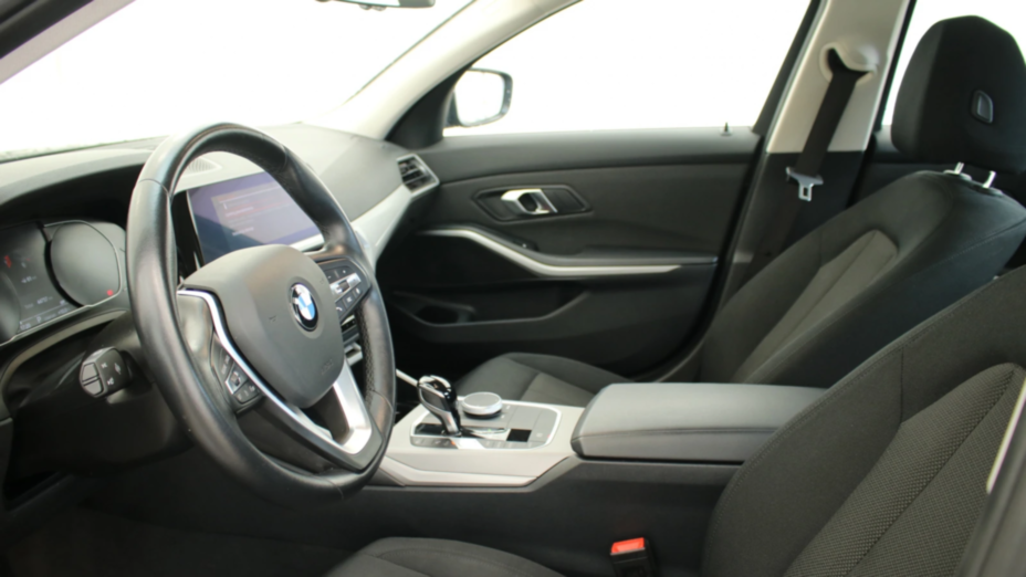 BMW Seria 3 318i Advantage aut