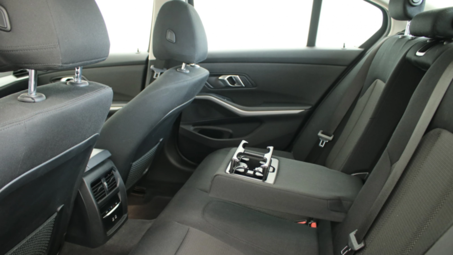 BMW Seria 3 318i Advantage aut