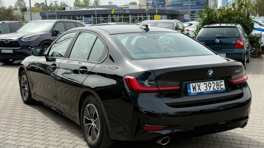BMW Seria 3 318i Advantage aut
