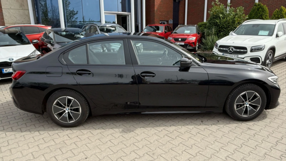 BMW Seria 3 318i Advantage aut