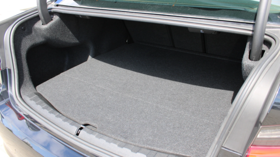 BMW Seria 3 318i Advantage aut