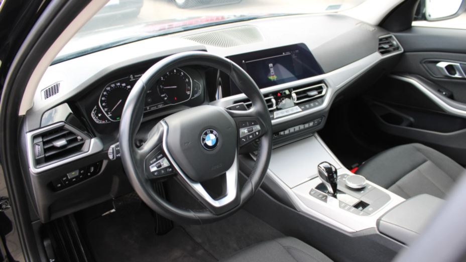 BMW Seria 3 318i Advantage aut
